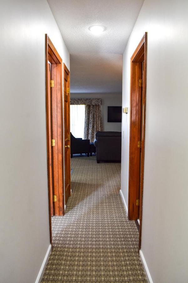 The Central Downtown Inn Suites Pittsfield Exterior photo