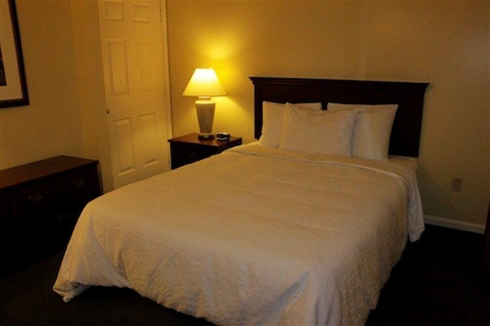 The Central Downtown Inn Suites Pittsfield Exterior photo